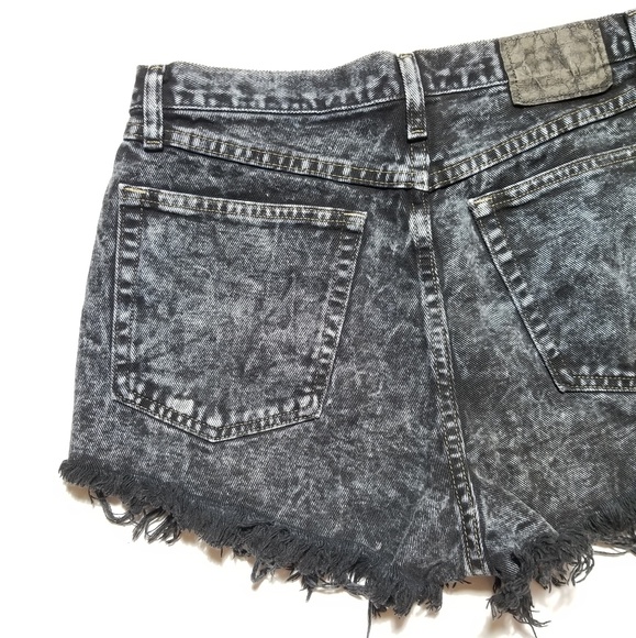 Wrangler Distressed Acid Wash Frayed Jean Shorts - Picture 7 of 8